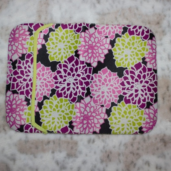 MacBeth‎ Collection Neoprene Reversible Laptop Case - Picture 7 of 8